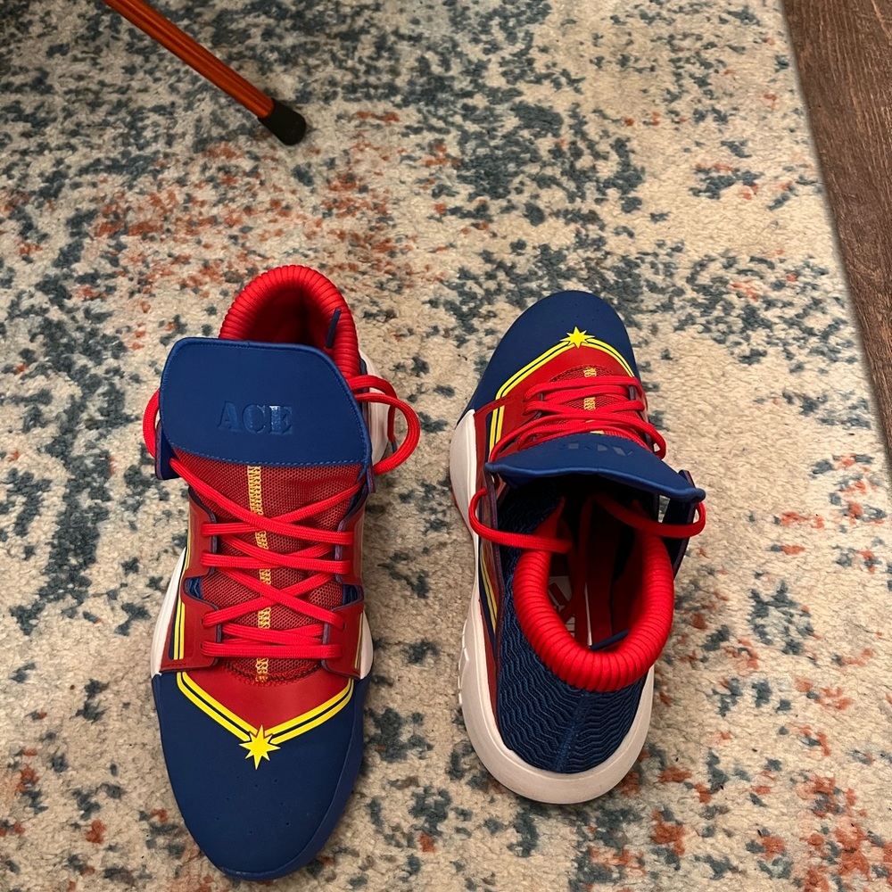Adidas Captain Marvel basketball shoes sz 9.5
